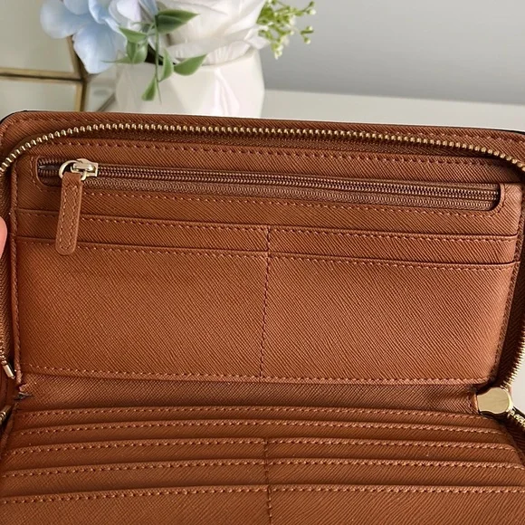 Michael Kors Wallet - Picture 8 of 9